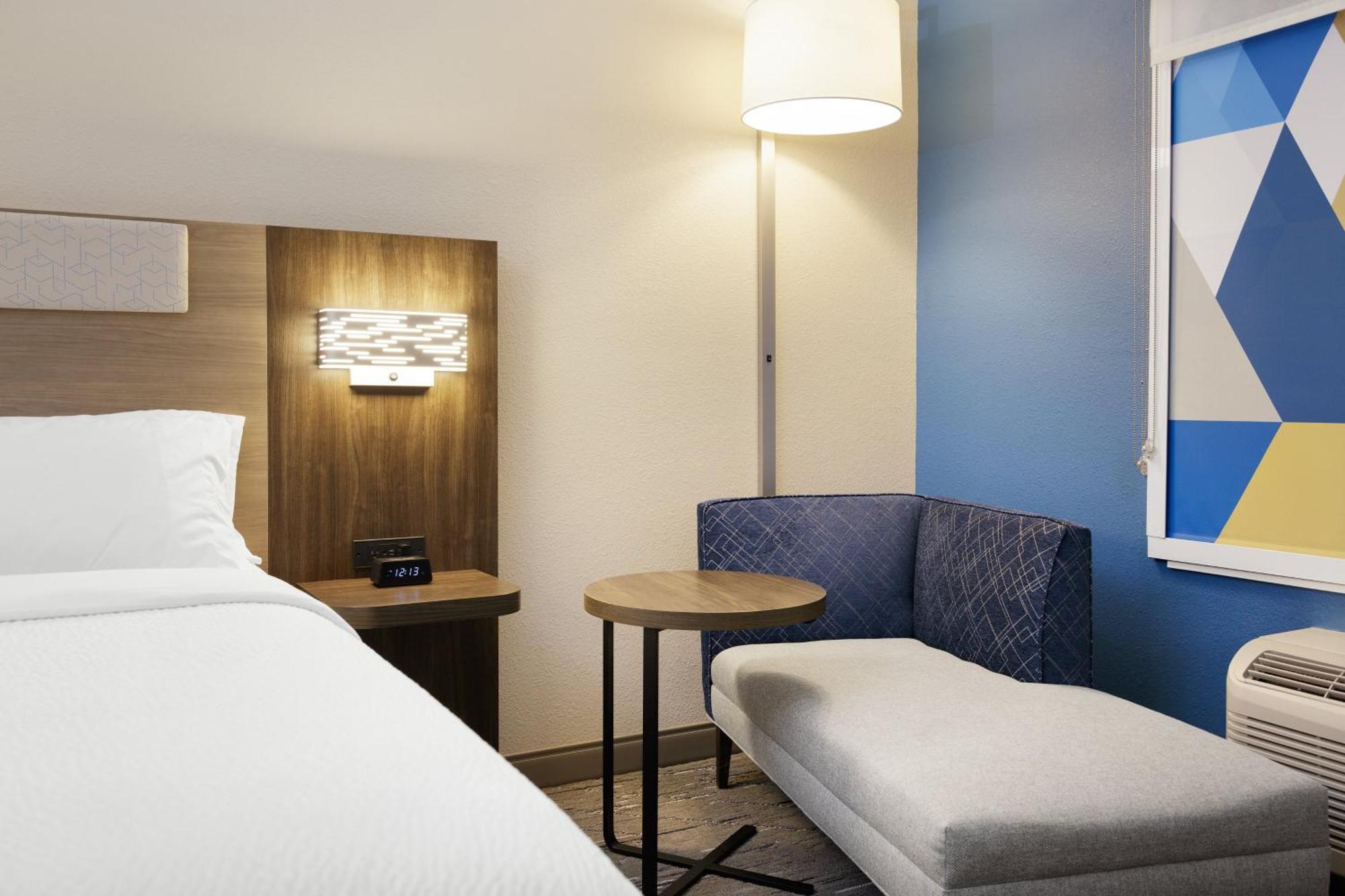 Holiday Inn Express & Suites Brady By Ihg Eksteriør bilde