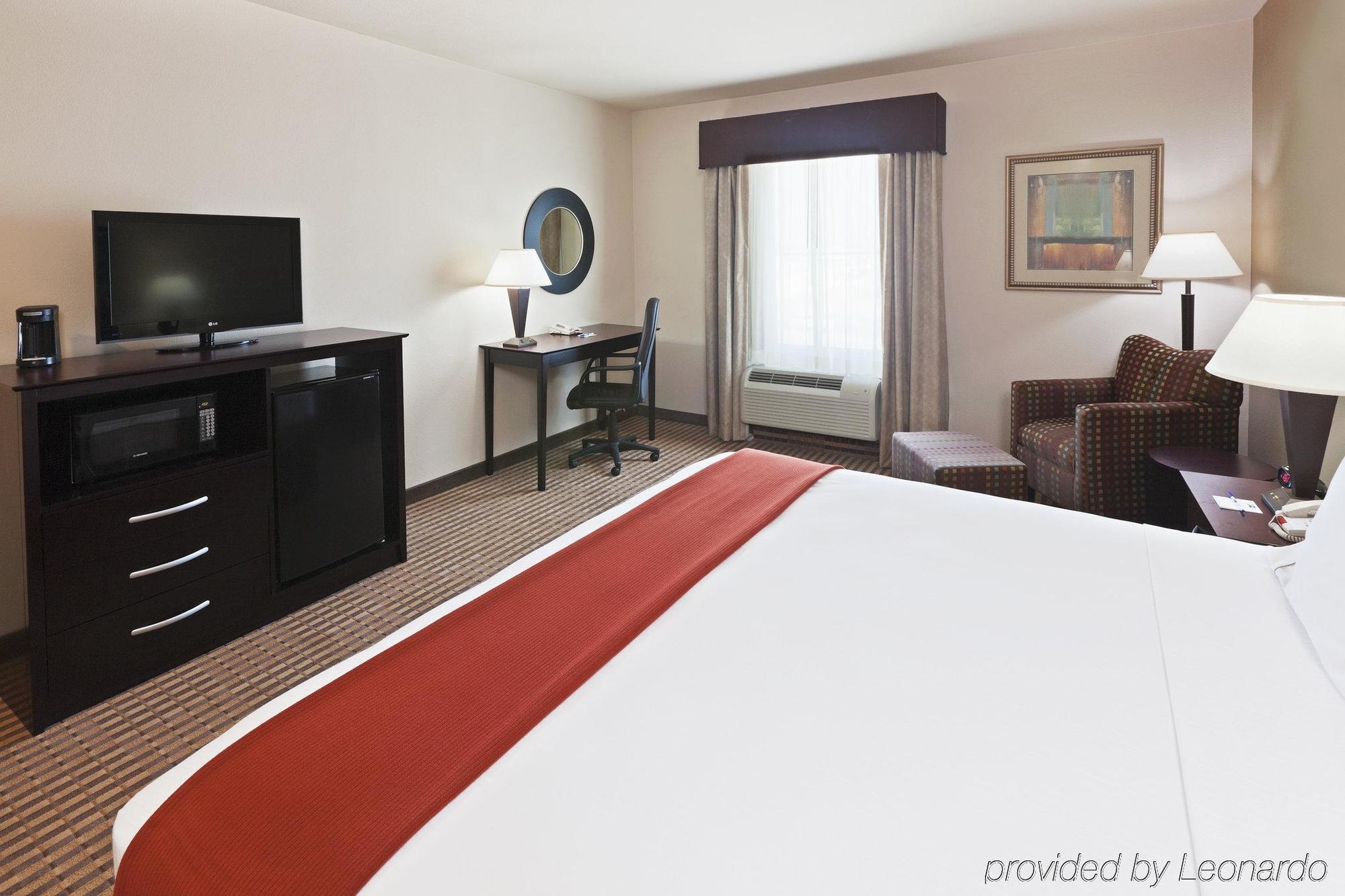 Holiday Inn Express & Suites Brady By Ihg Rom bilde