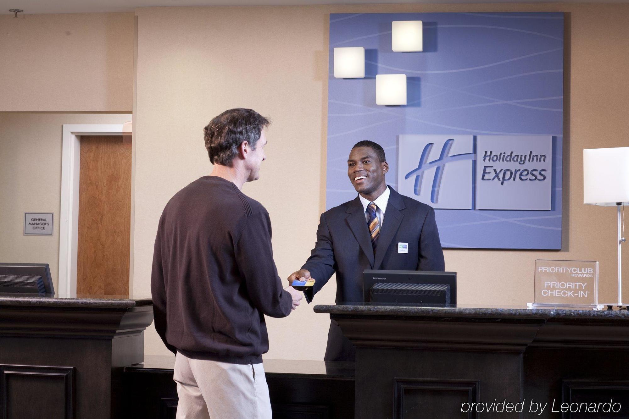 Holiday Inn Express & Suites Brady By Ihg Interiør bilde
